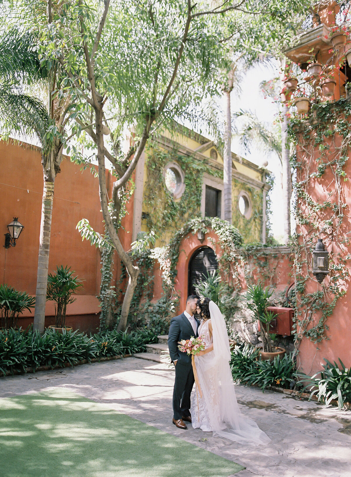 Vicki Grafton Photography Casa Hyder San Miguel de Allende Mexico Luxury Fine aRT Film Wedding Martha Stewart Bride Destination Modern Luxury92