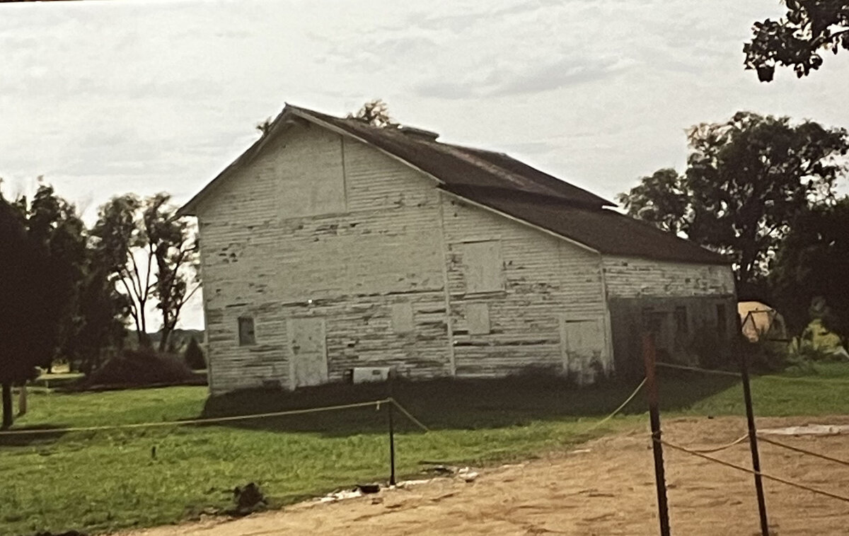 1. barn