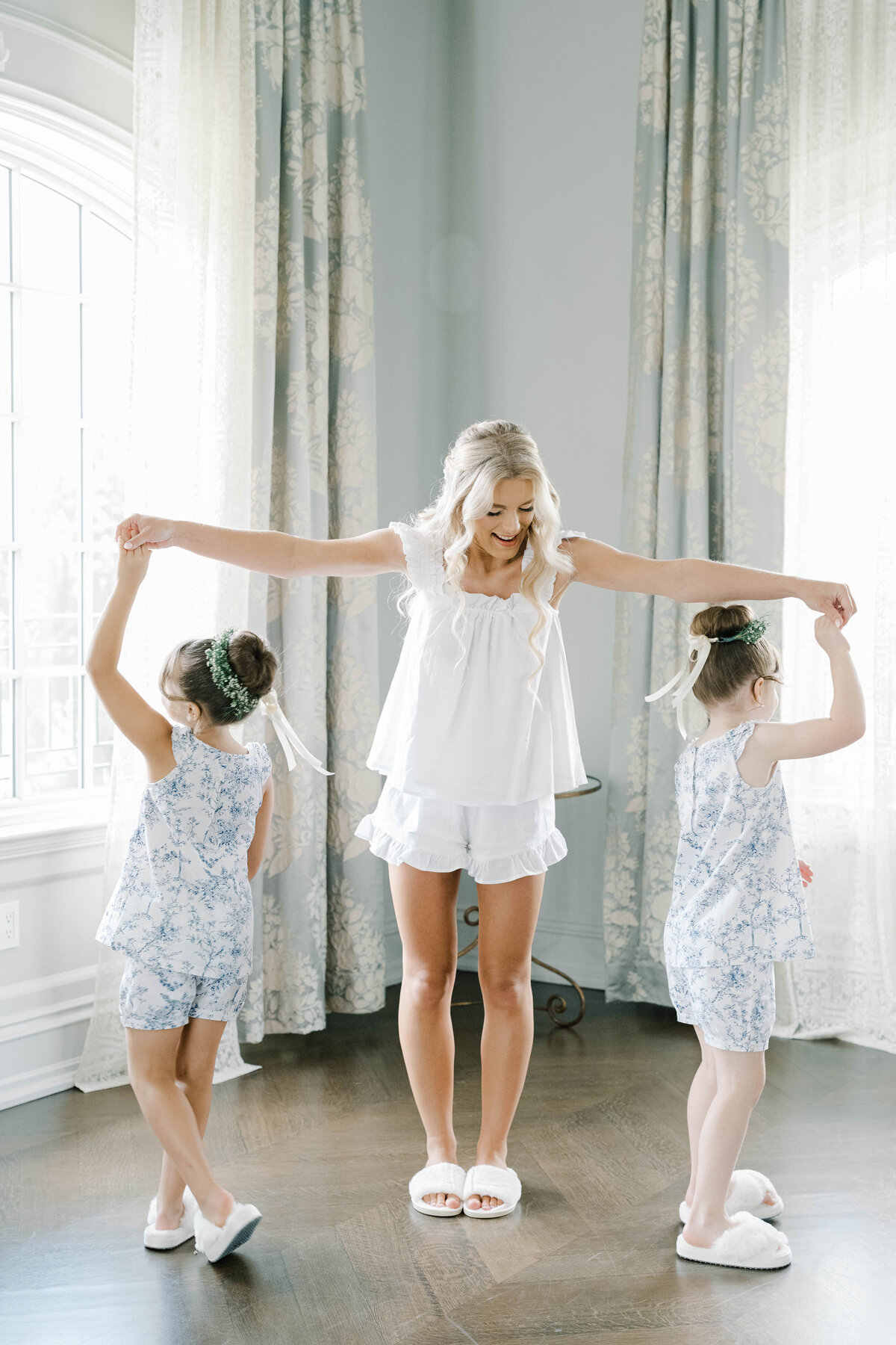 Caitlyn_and_Joe_Sneak_MTA-38