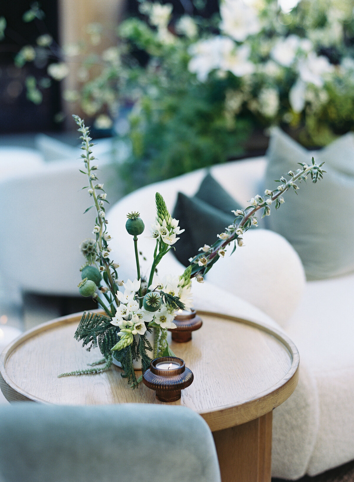 estate-yountville-modern-lounge-floral-design