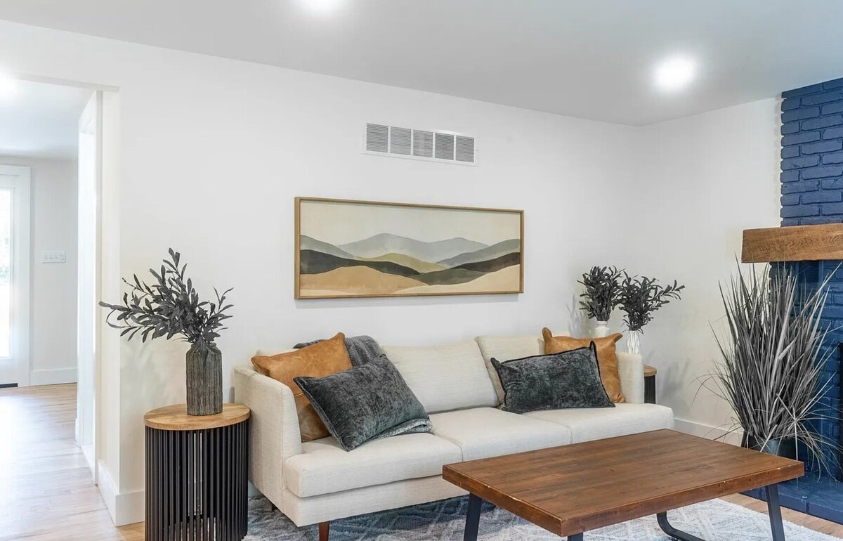 Kelly DeTommaso Elegant Transitions Occupied Home Staging Sellersville PA Family Room 2