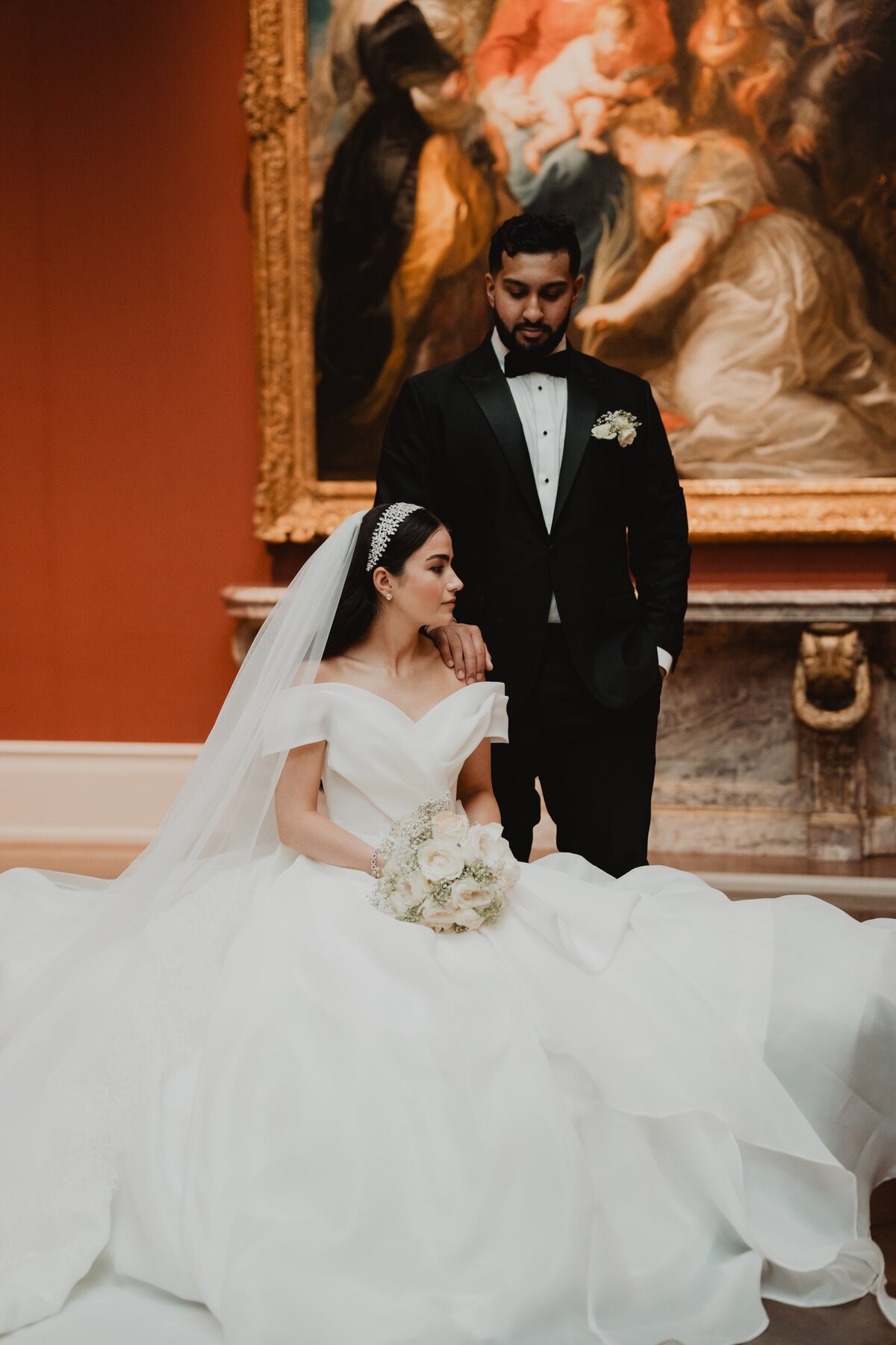 glamorous-toldeo-museum-wedding-bride