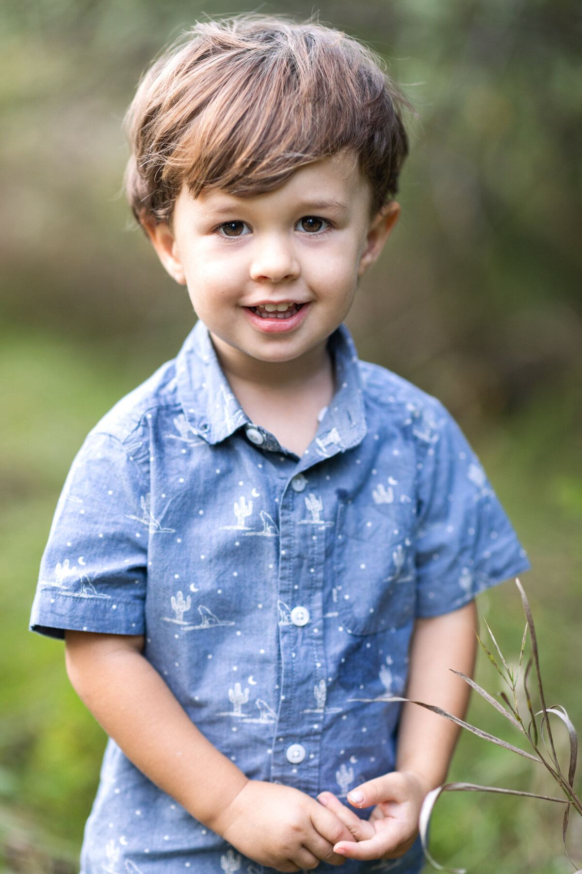 Kansas_City_Family_Photography_happy_shy_child_portrait-11