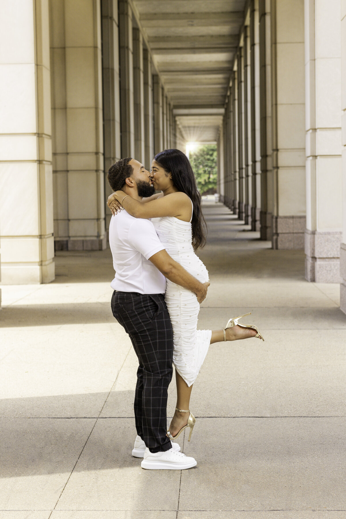 llene-y-issac-couples-engagment-session-Indianapolis-Indiana-Downtown-Indy-7