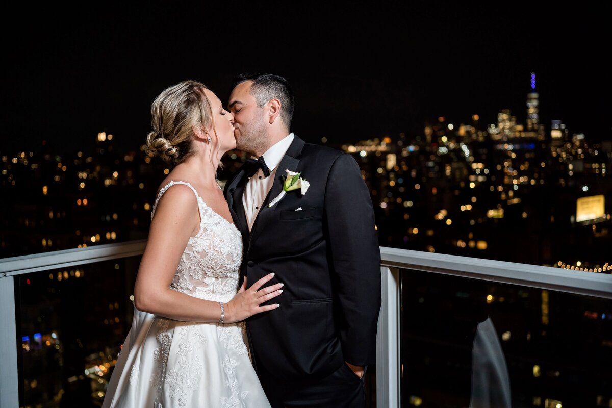 emma-cleary-new-york-nyc-wedding-photographer-videographer-venue-glasshouse-chelsea-15