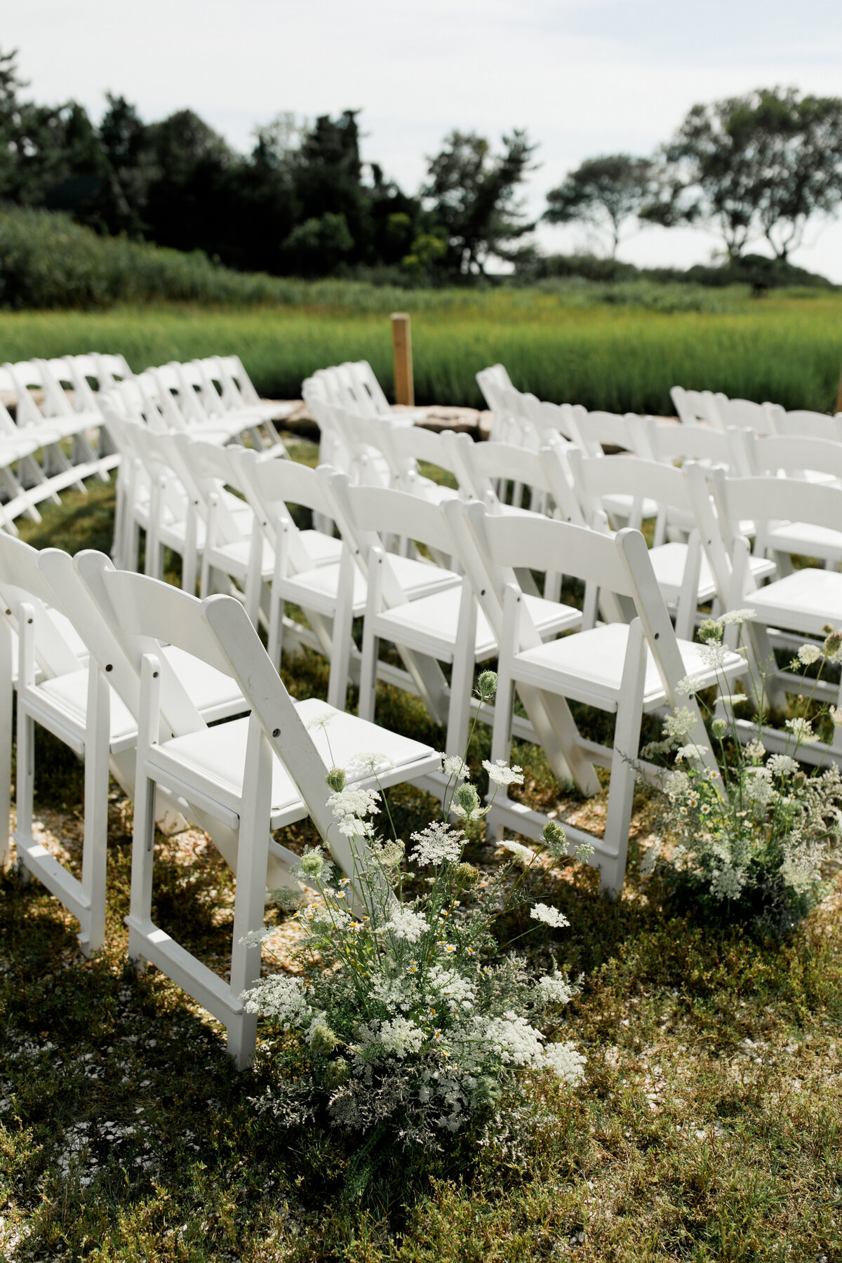 ct-wedding-ceremony-white-garden-chair-aisle-flower-arrangements