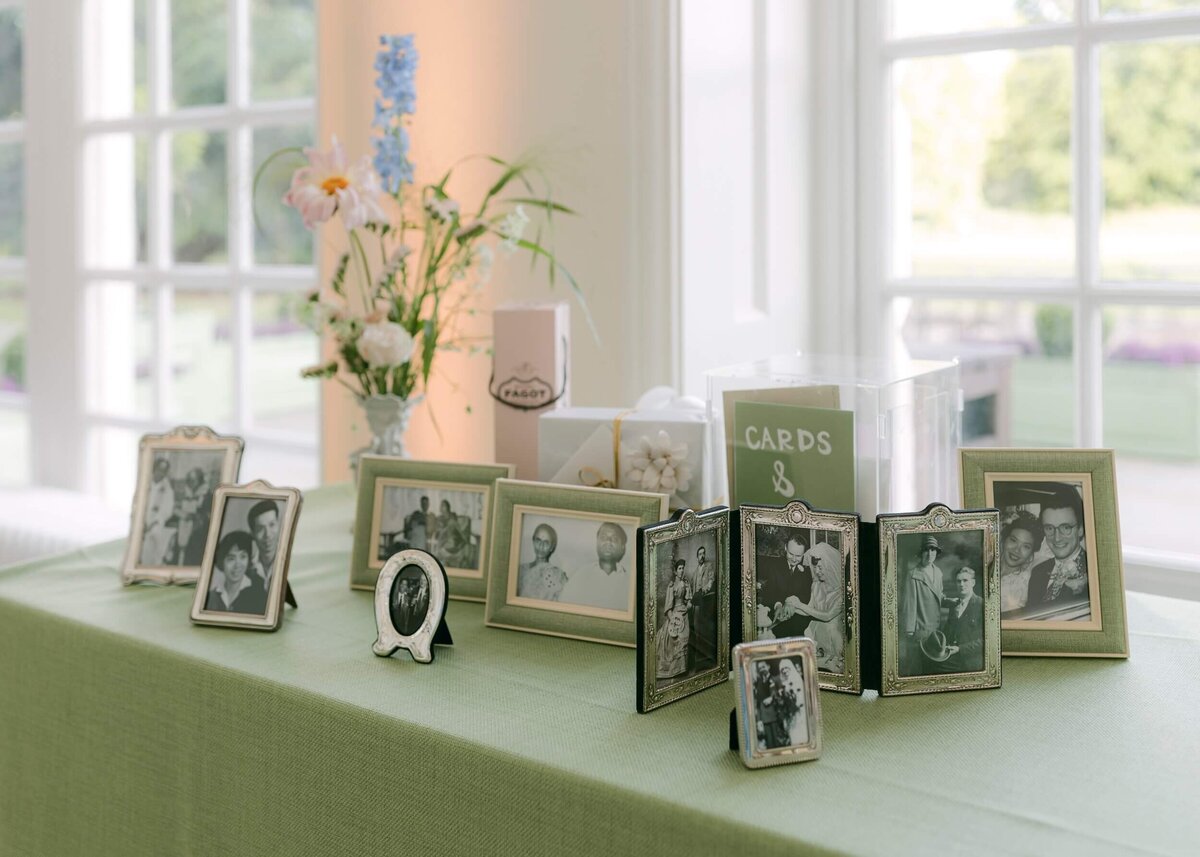 Anna-Vish-Wedding-Kew-Gardens-Chloe-Lowe-Photography-546