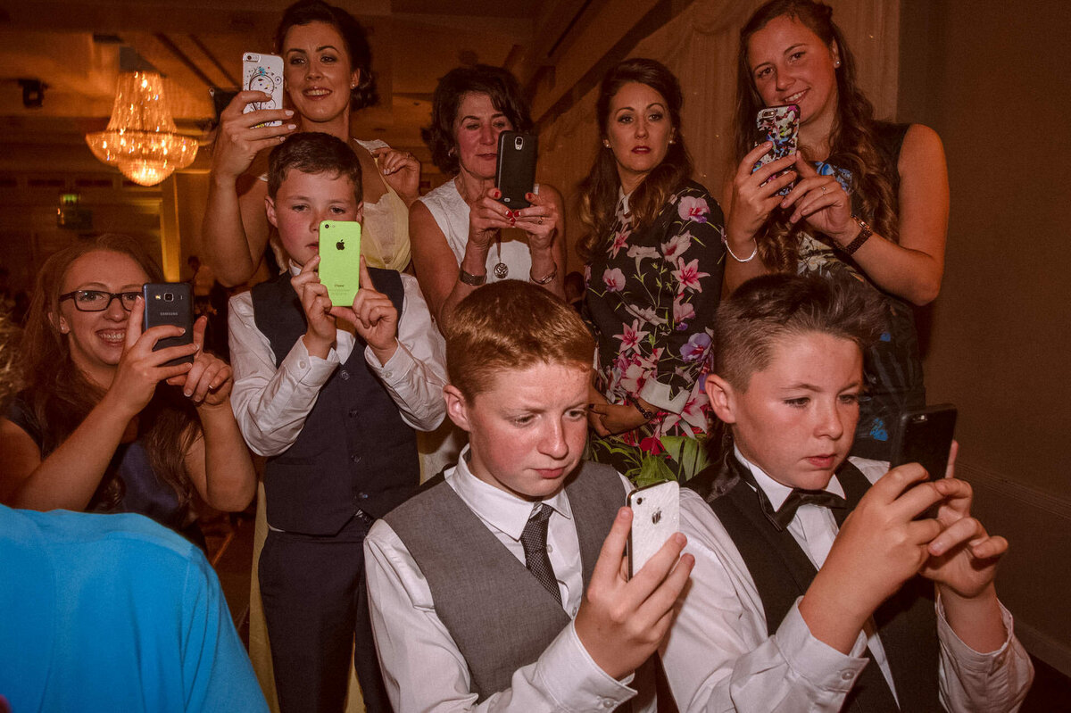 191 wedding-guests-photograph-cake-cutting