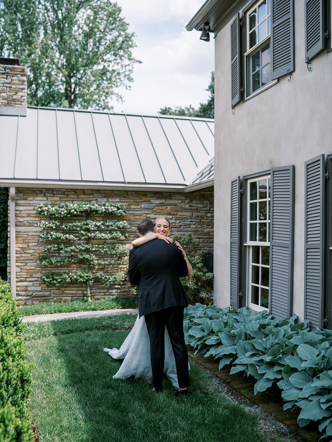 KathleenRob5-3-25GlenstoneGardenVA-VickiGraftonPhotography-213