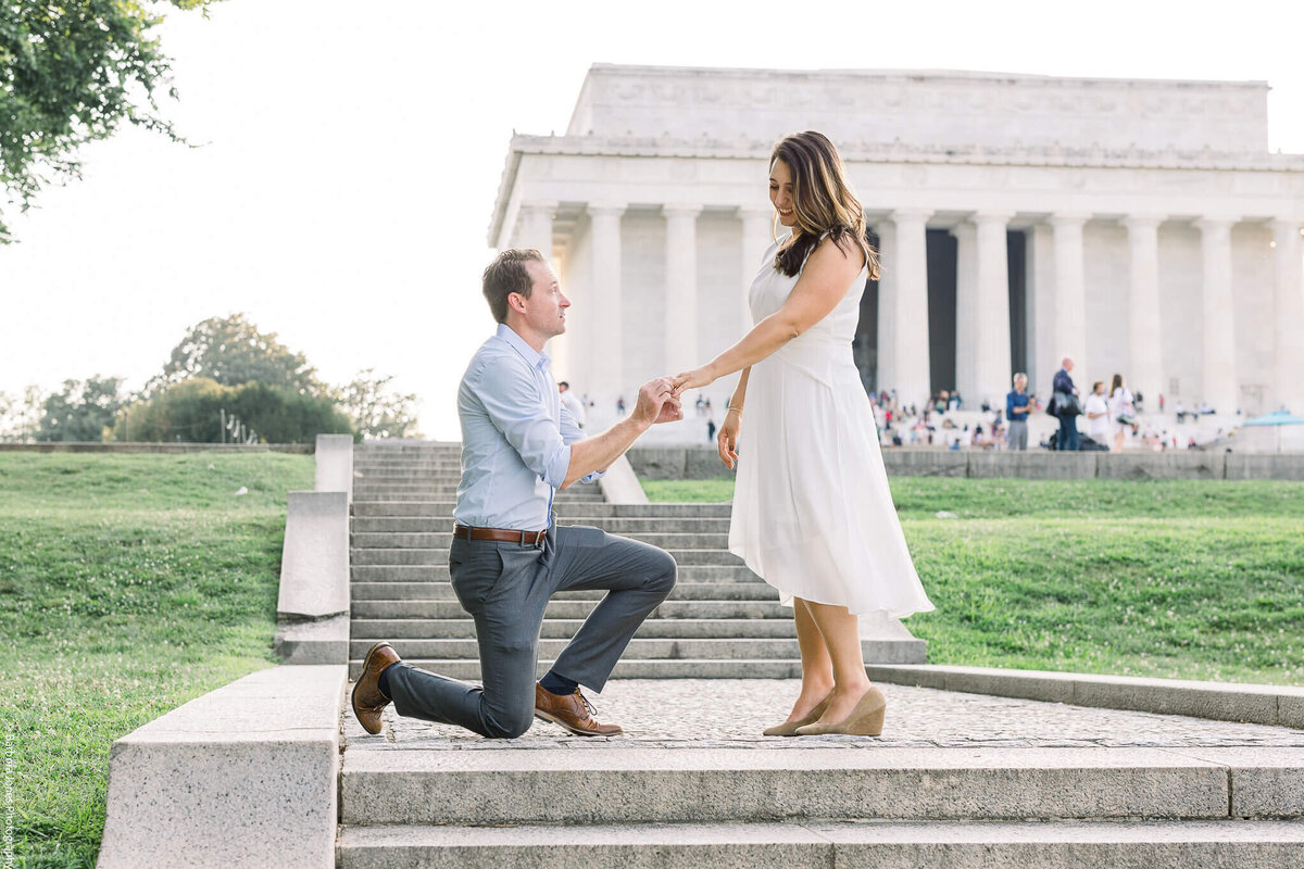 surprise-proposal-lincoln-monument-national-mall-photography-washington-DC-modern-light-and-airy-classic-timeless-romantic-maryland-4