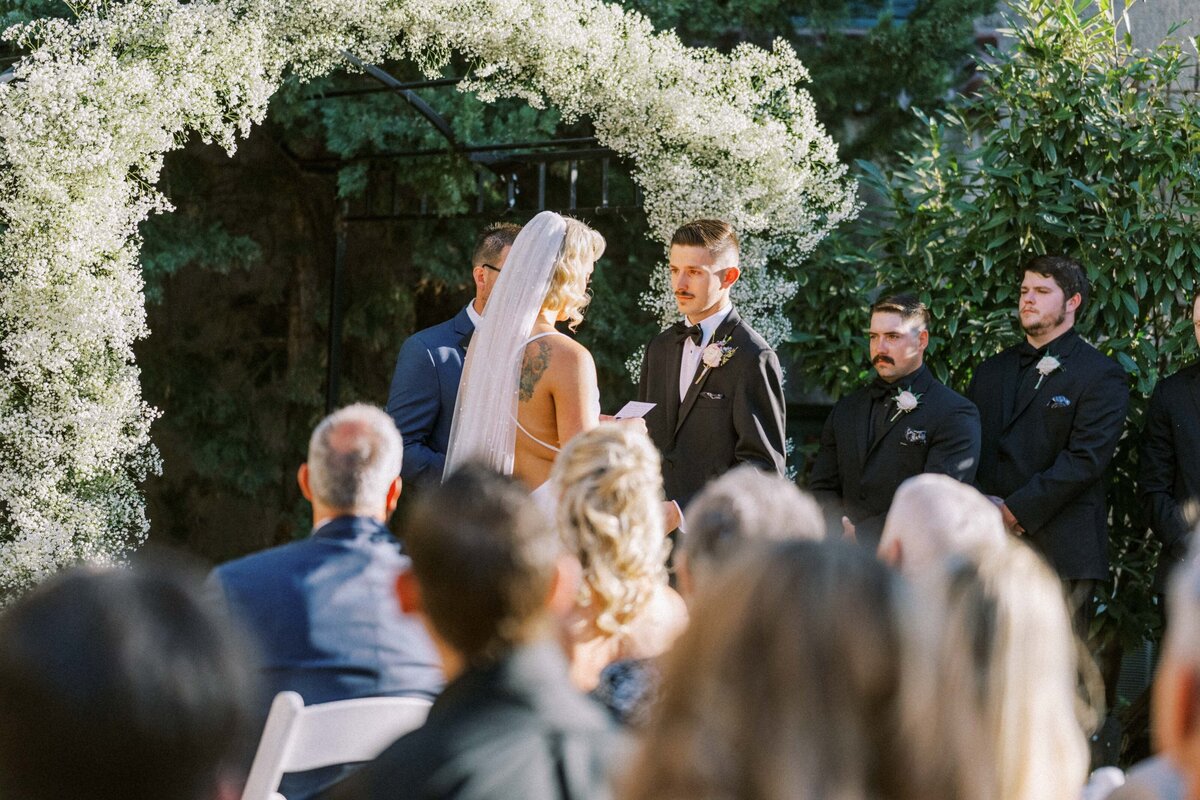 couple-exchanging-wedding-vows