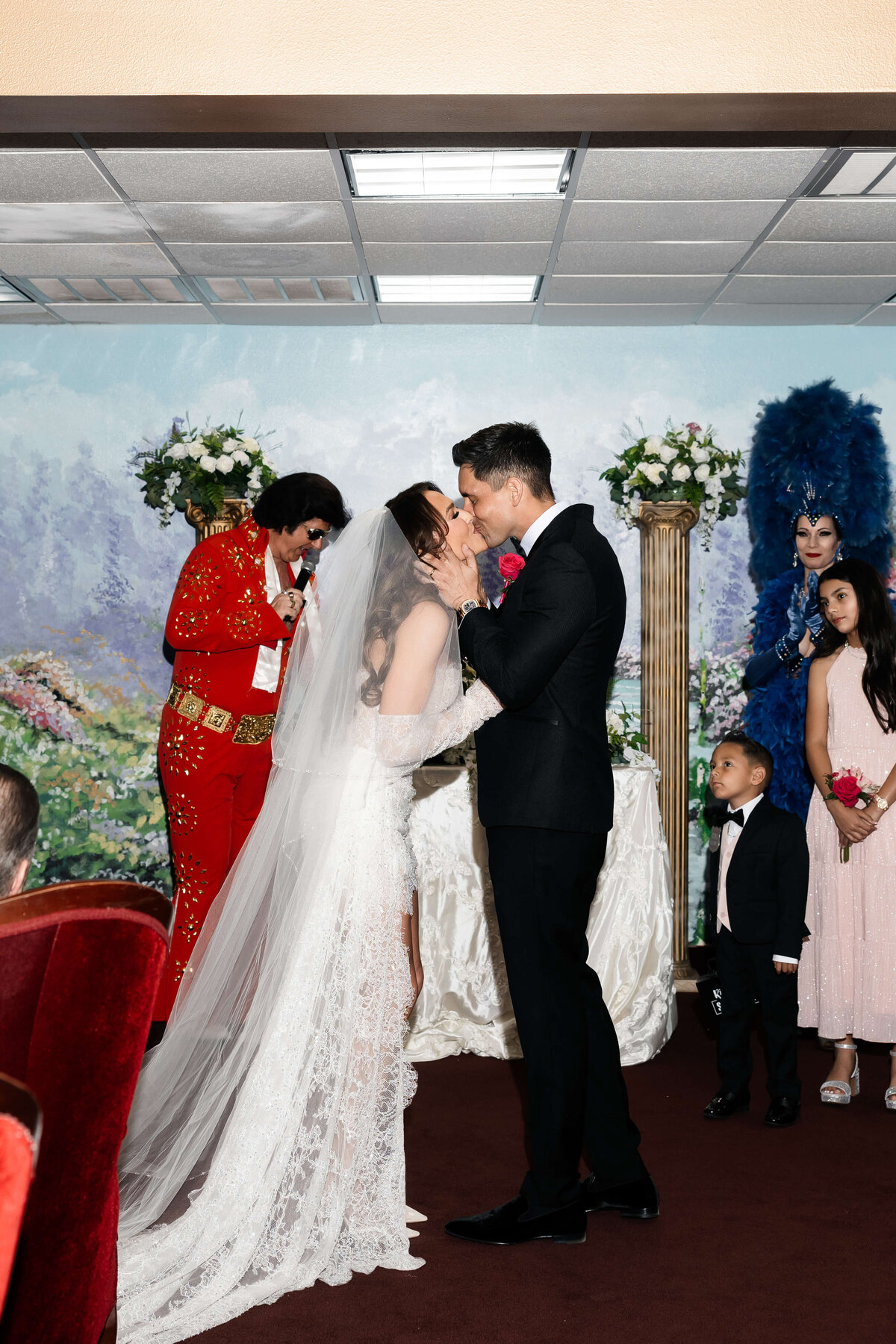 61riskyexposure_alexis-tyler_las-vegas-elopement-photography