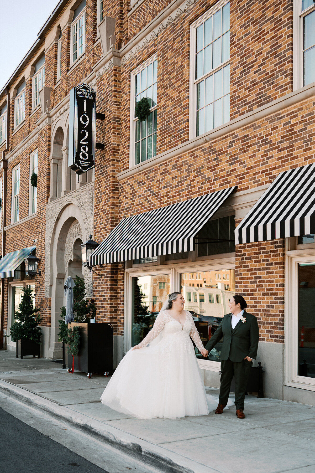 waco-wedding-photographer-hotel-1928