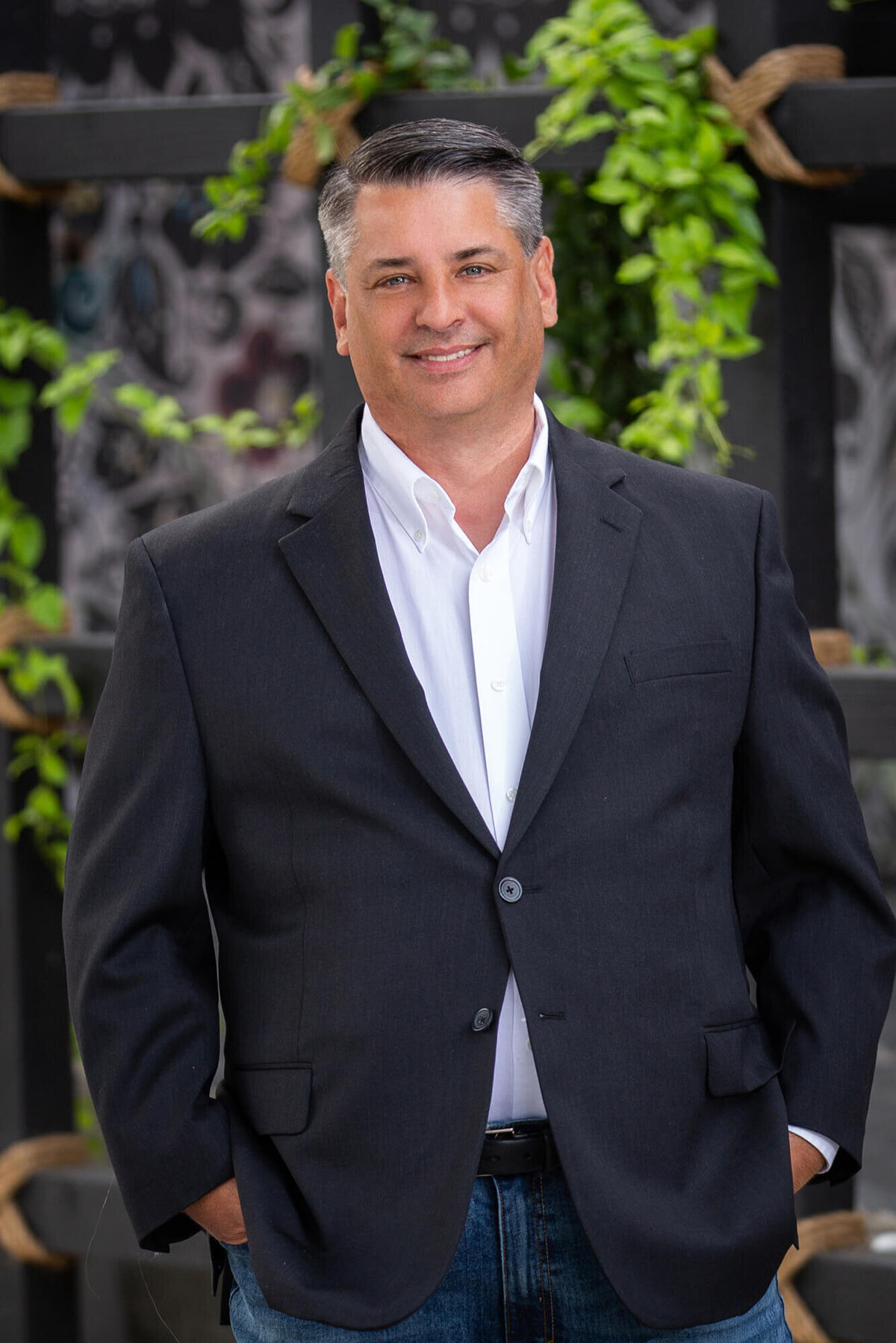 modern-male-headshot-jeans-blazer-relaxed-look-san-diego