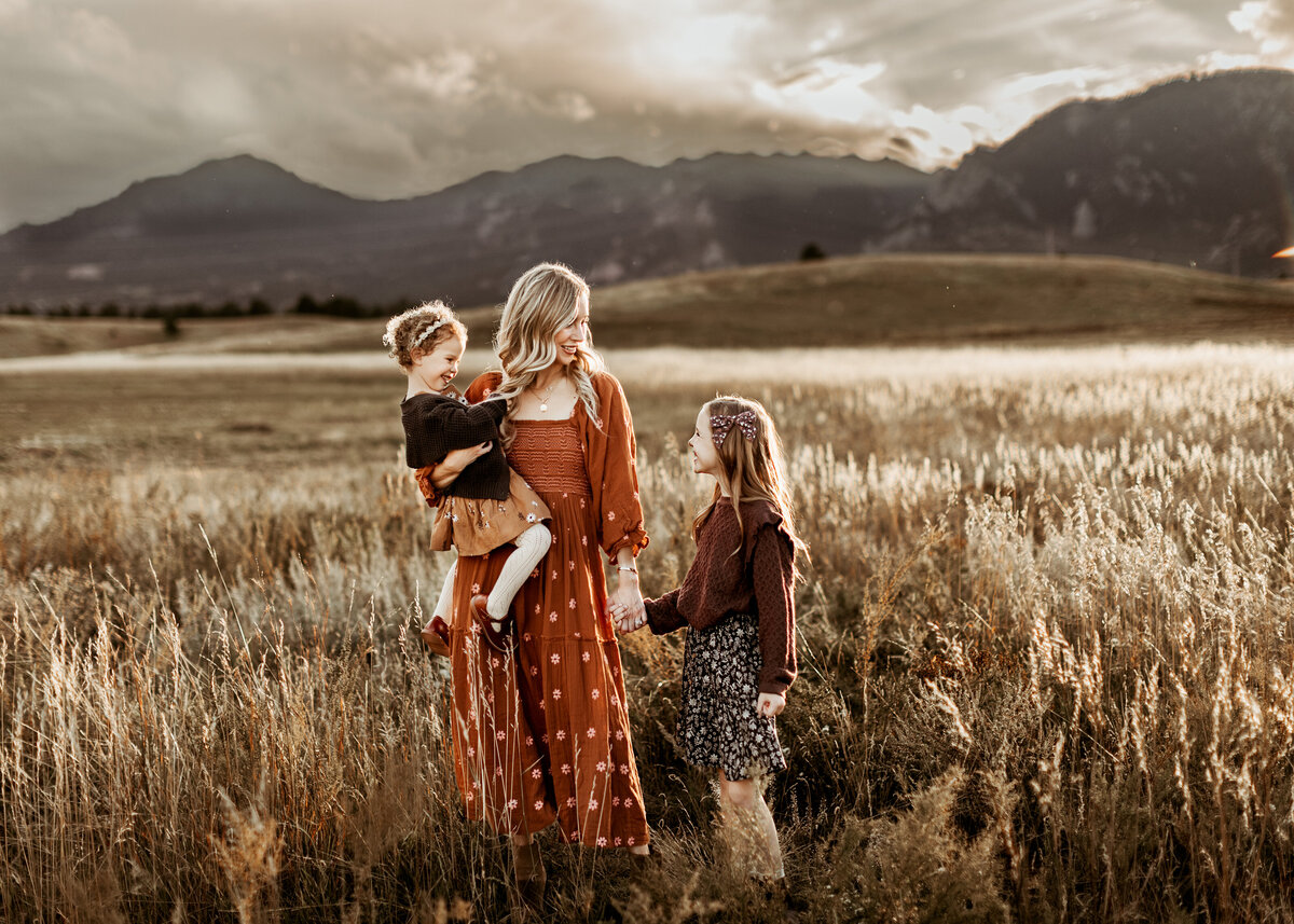 Unposed photography session in the foothills of Colorado with award winning photographer Erin Jachimiak