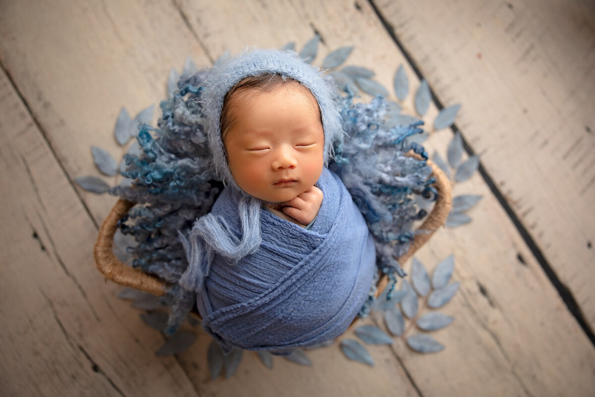 Our in-studio newborn photography sessions are designed to create elegant, cherished portraits of your baby’s earliest days.