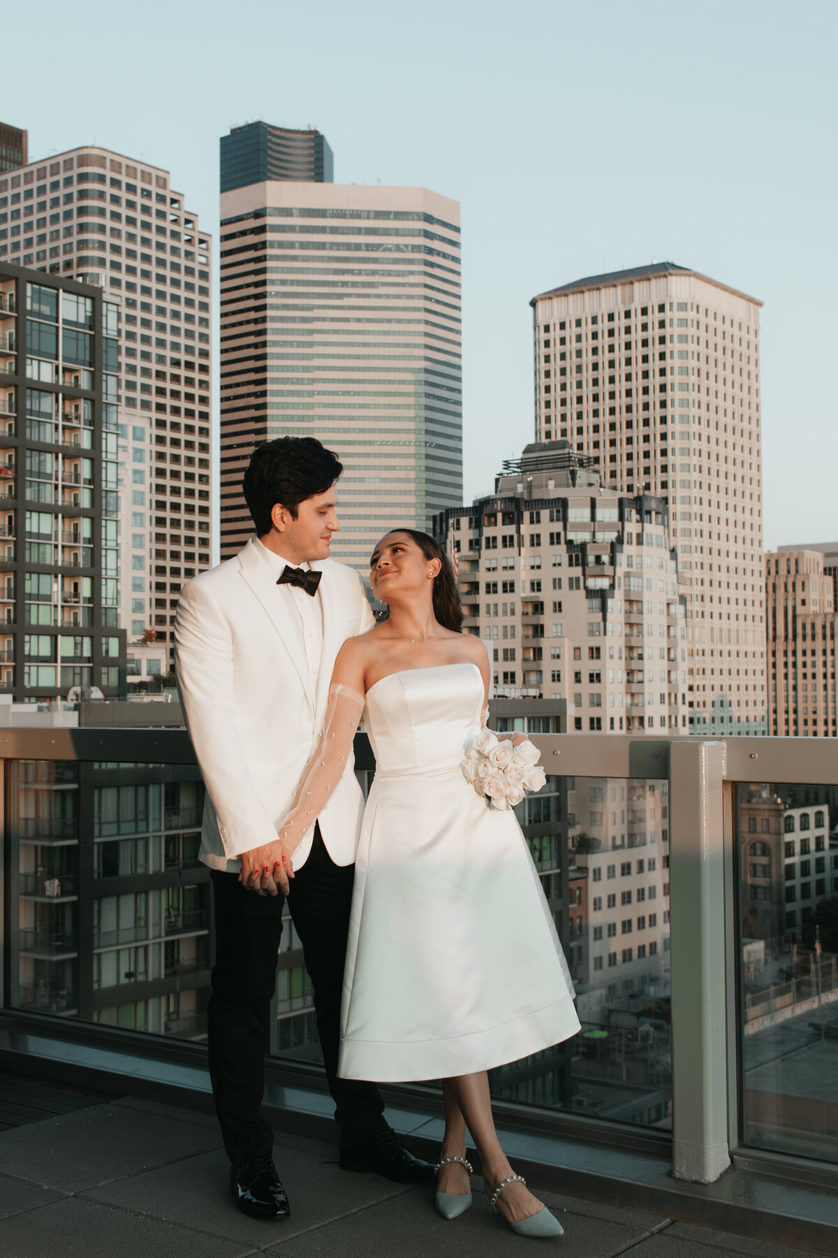 Downtown-Seattle-elopement-documentary-style-photography-jennifer-moreno-photography-Washington