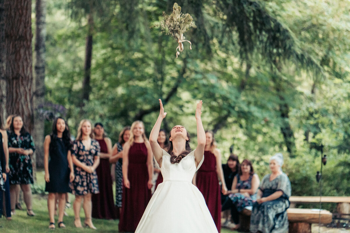 RIVERSIDE WEDDING IN THE OREGON and jayden
