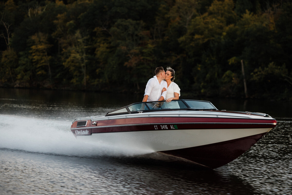Connecticut_River_Engagement_Session_Speed_Boat-8