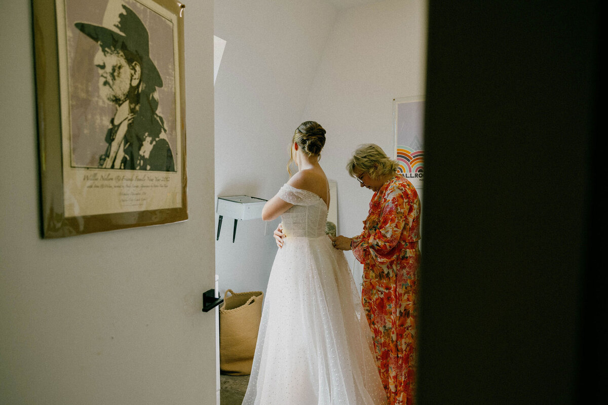 Brooke&PerronWeddingPhotos_GettingReady2_AustinWeddingPhotographer_HereafterFilms-2