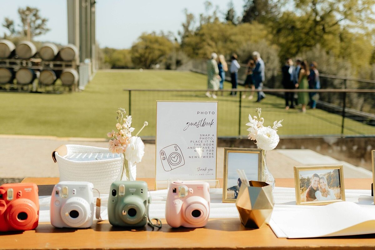 photo-guestbook-polaroid