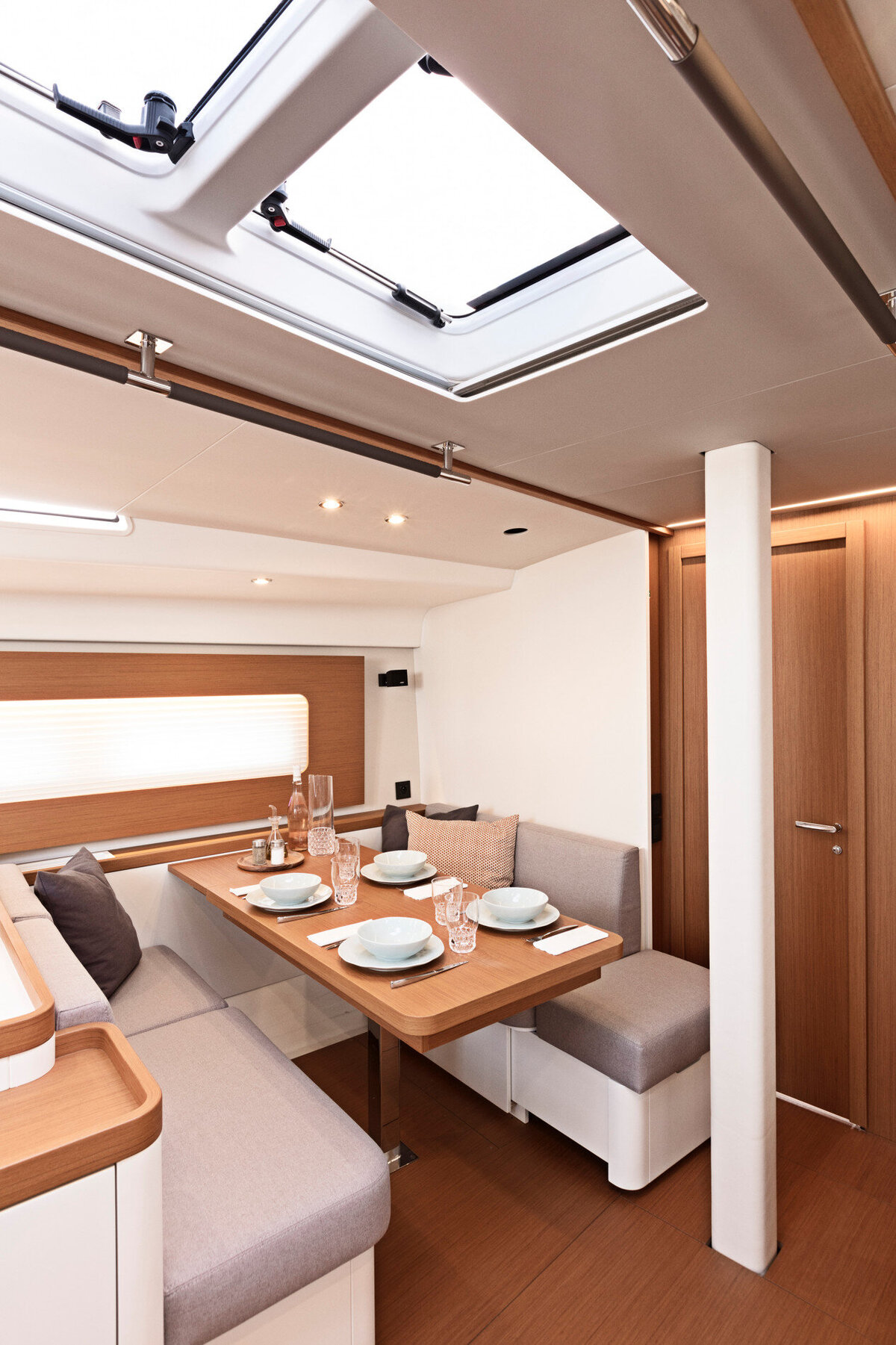 beneteau-first-yacht-53-interior-5