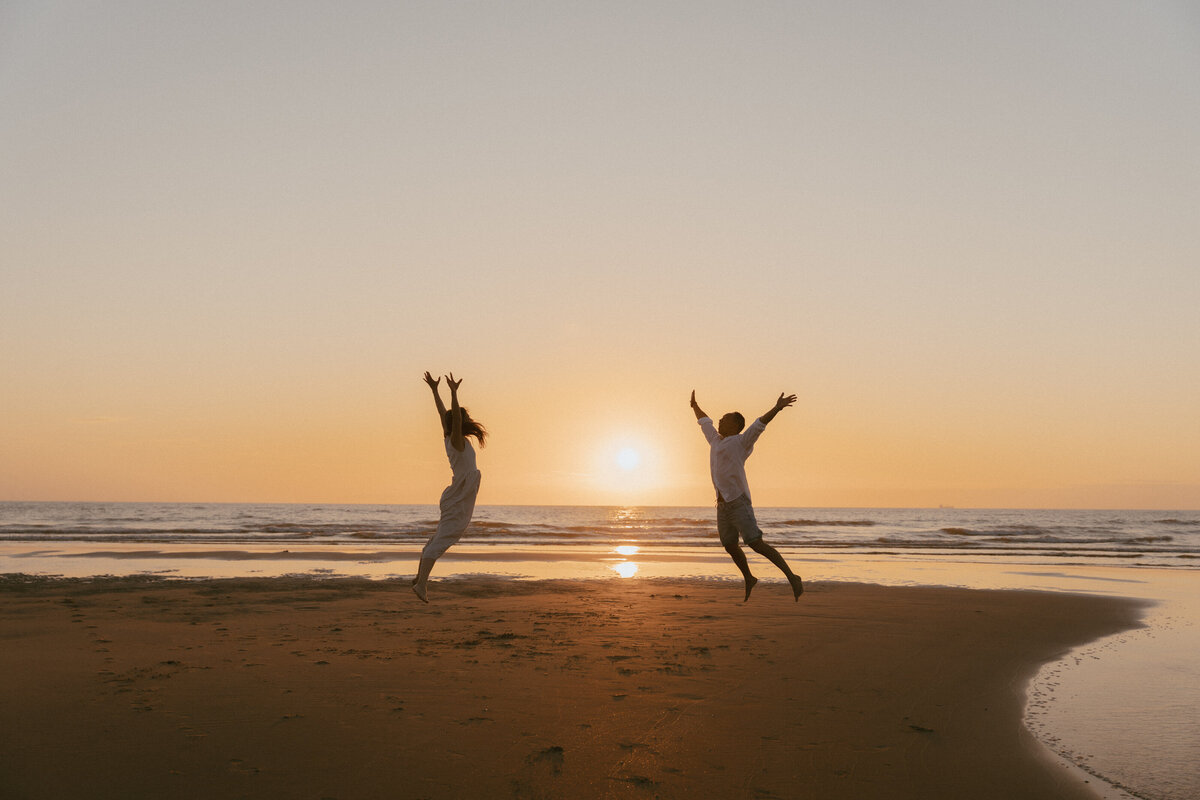 sunset-beach-engagement-photoshoot-couple-photographer-amsterdam-inhosuecapture-9