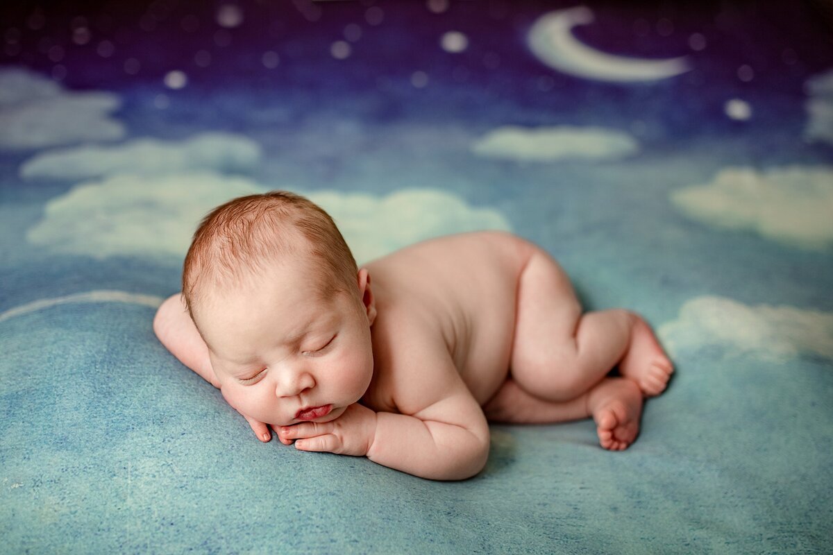 newborn-baby-moon-backdrop