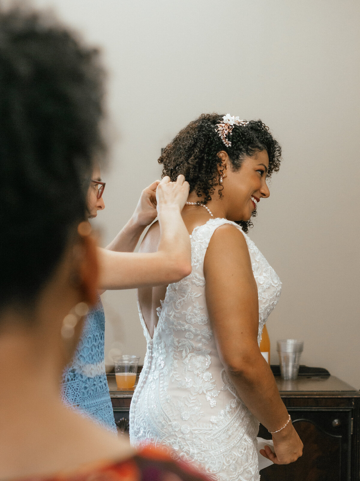 getting-ready-details-documentary-wedding-photography-Point-Defiance-jennifer-moreno-photography-washington