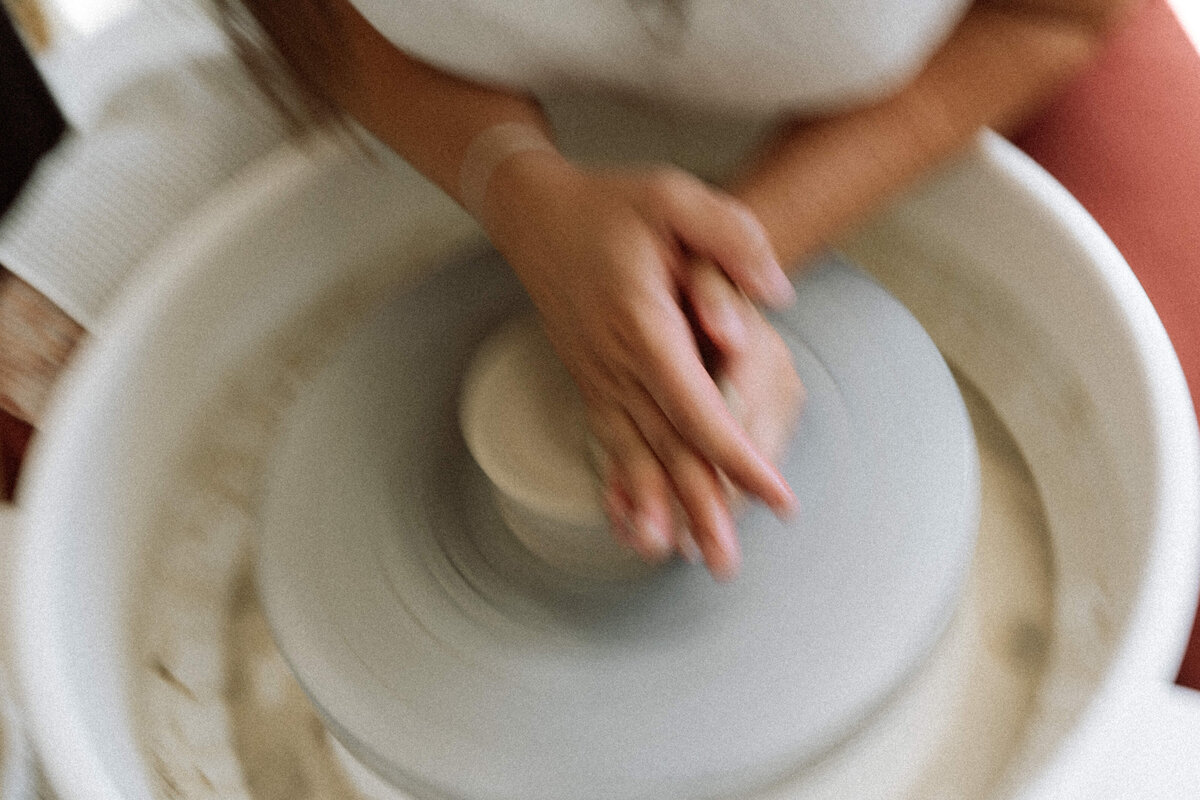 Lifestyle gezinsfotografie tijdens een Homes to Remember-shoot – boetseren 