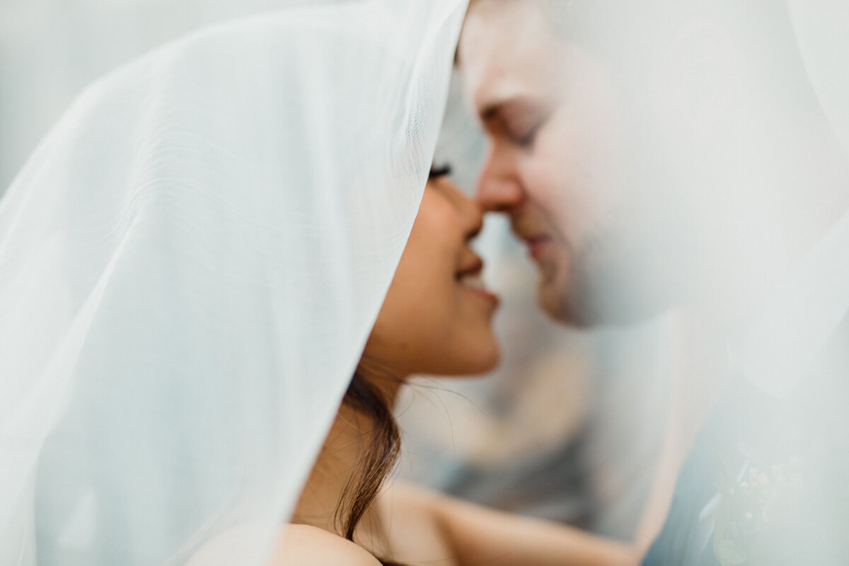 Rachel DesJardins is a wedding and engagement photographer in Stillwater, Minnesota focused on telling your story through creative and unique imagery