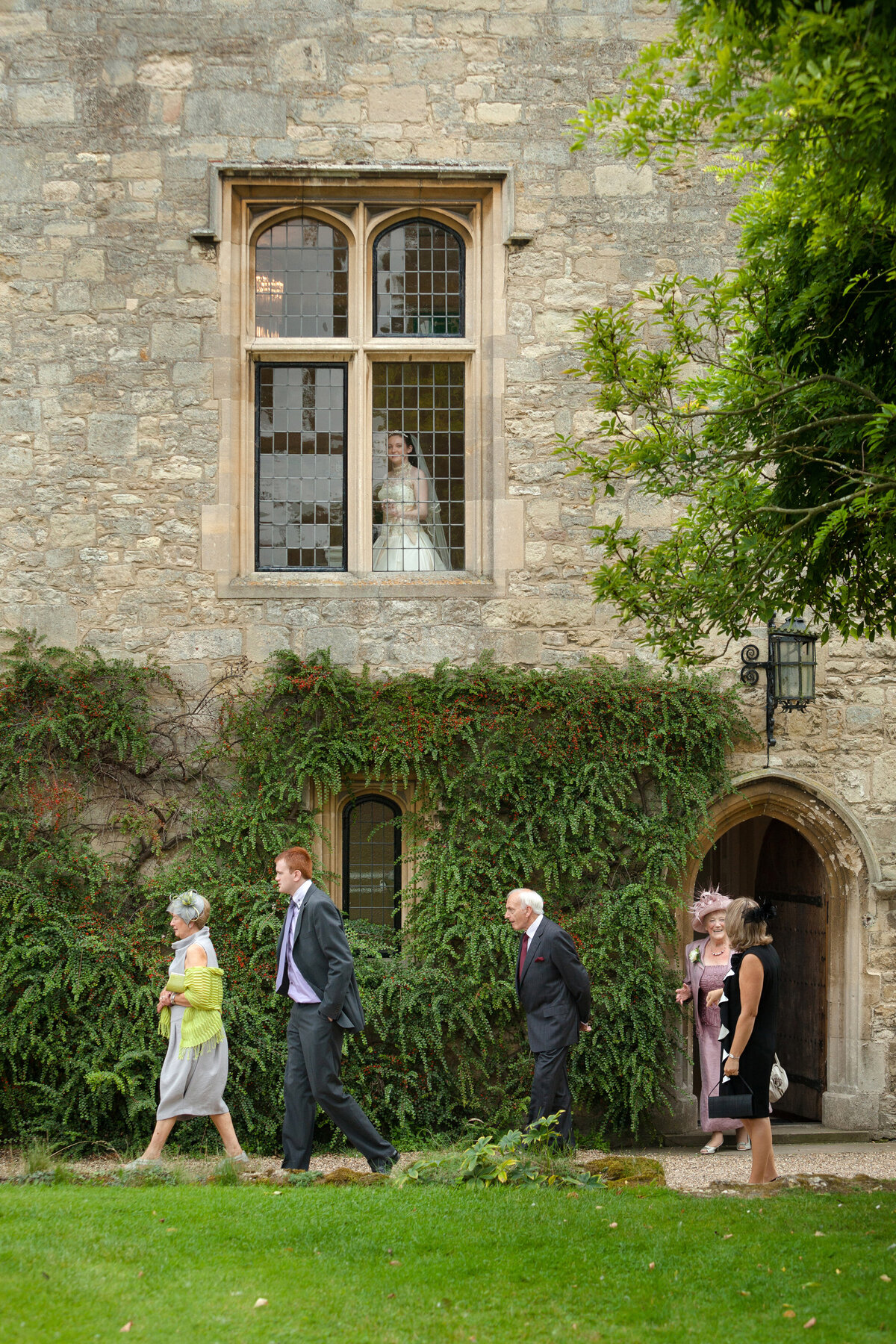 Notley-Abbey-wedding-photography-1052