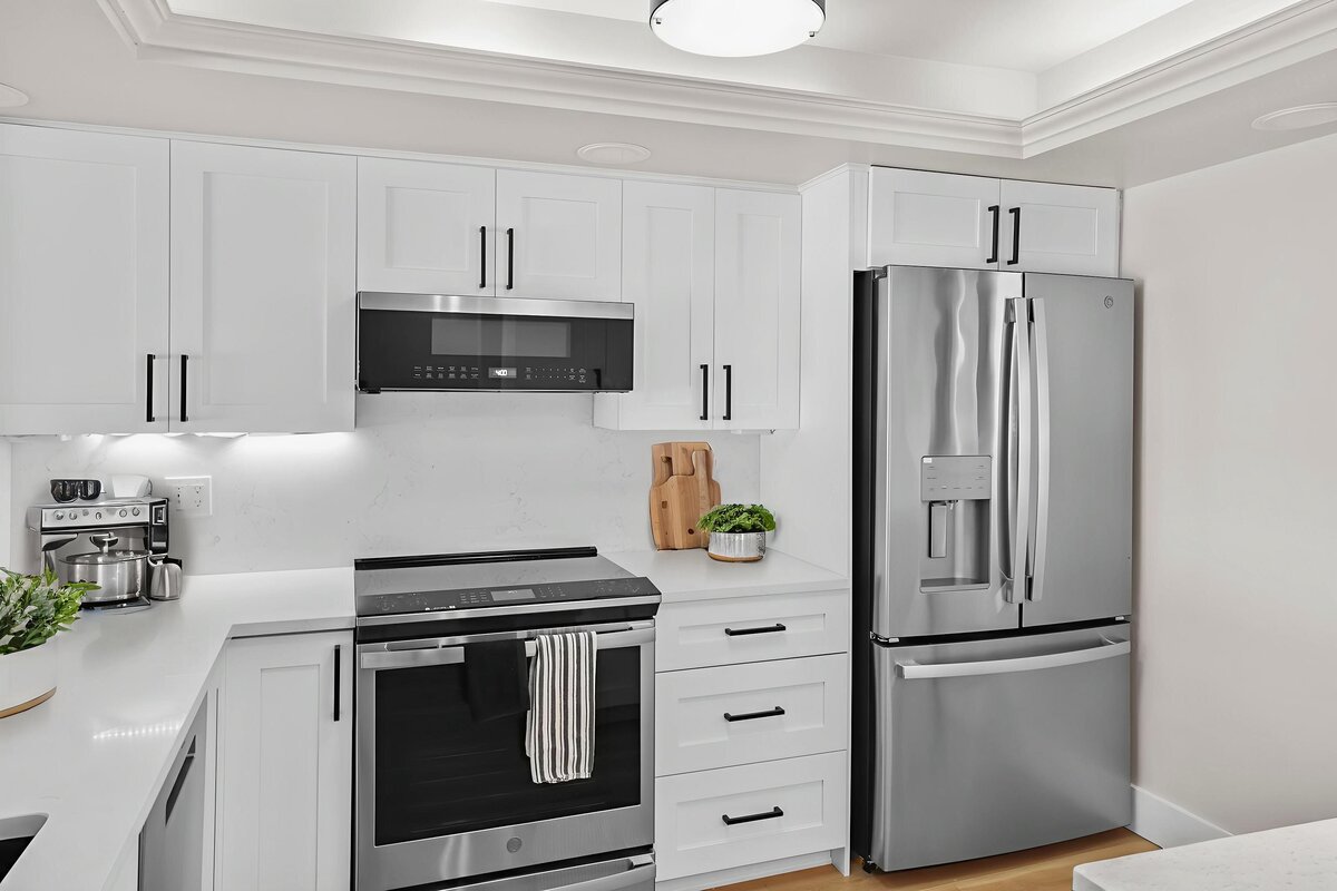 895 Gulf View Kitchen - 495A0128 virtually staged