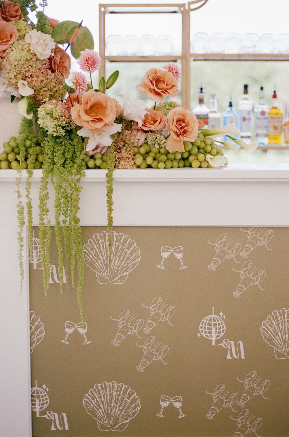 white flex bar with custom insert, gold back bar (5)