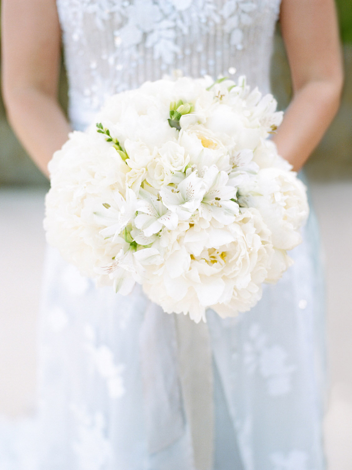 destination-wedding-bali-amankila-white-peony-bridal-bouquet