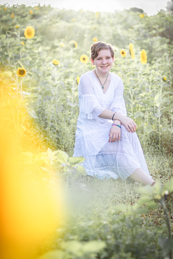2022SinklandFarms-Sunfllower-Festival_senior-class-photos_social-media_website--6
