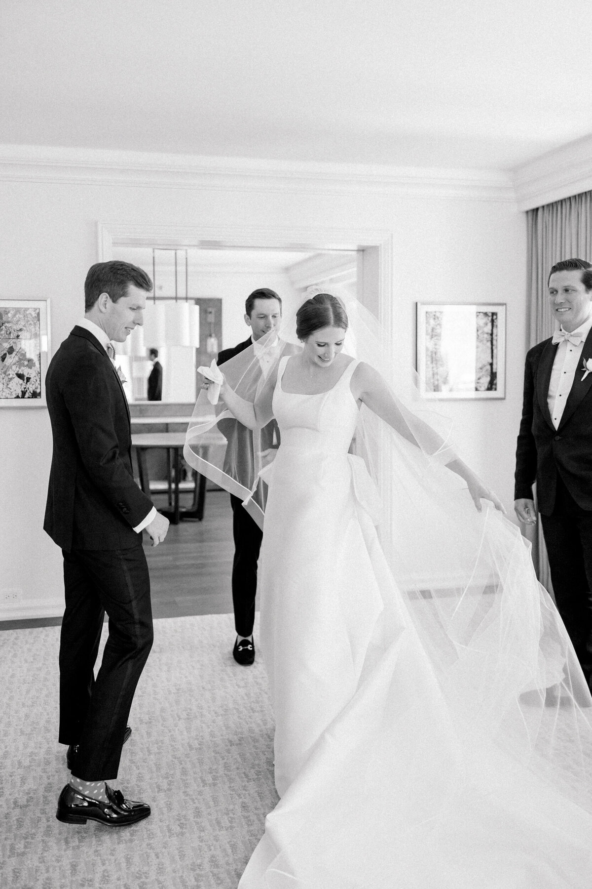 Lexi Benjamin Photography_Reynolds Chicago History Museum Wedding_07.06.24-44