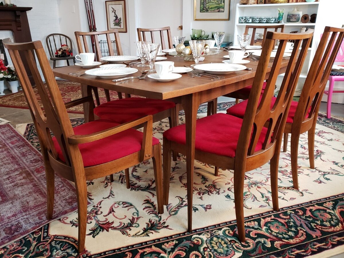 brasiliai table and chairs