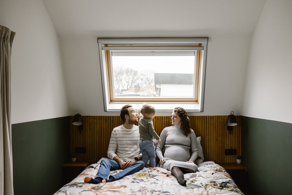 WEB - Amanda, Jesper & Livia Zwangerschapsshoot Lifestyle Homesession | Samantha Bosdijk Photography-14