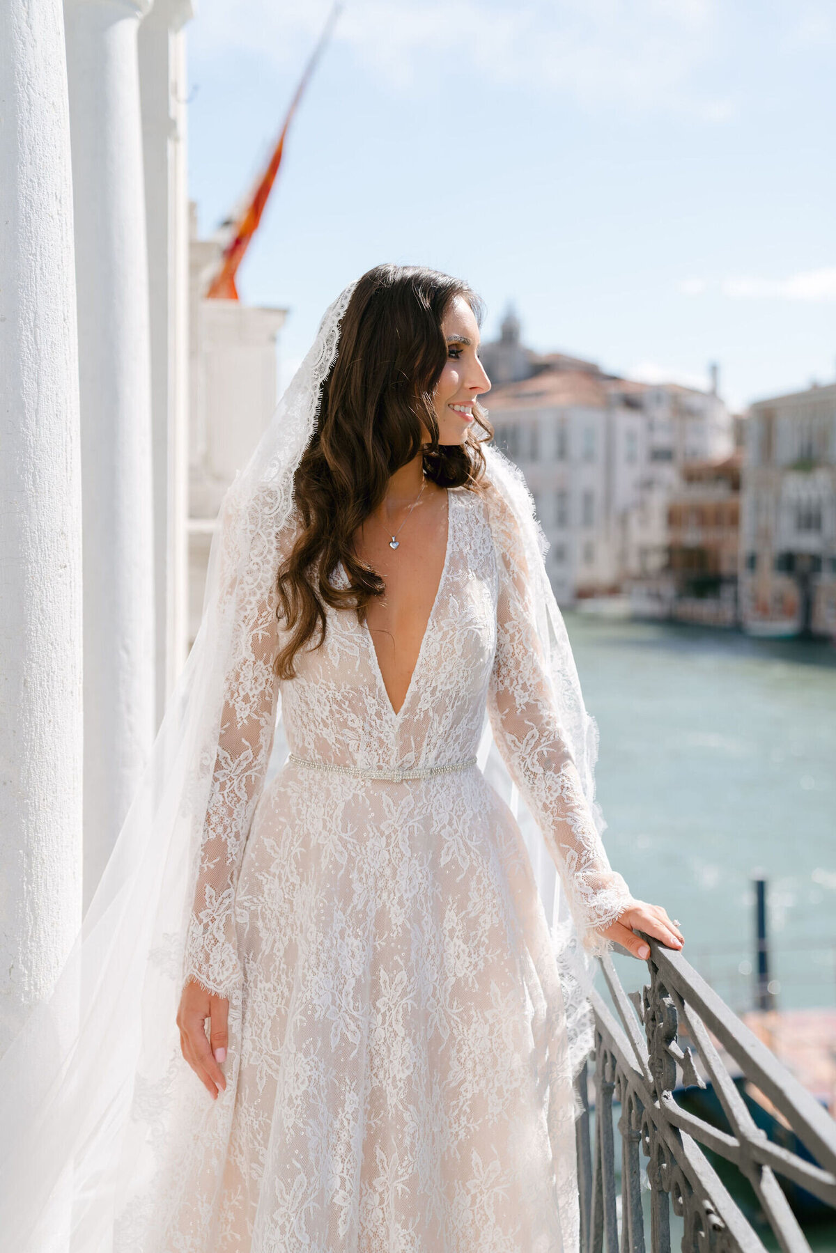 elegant-bride-in-venice2