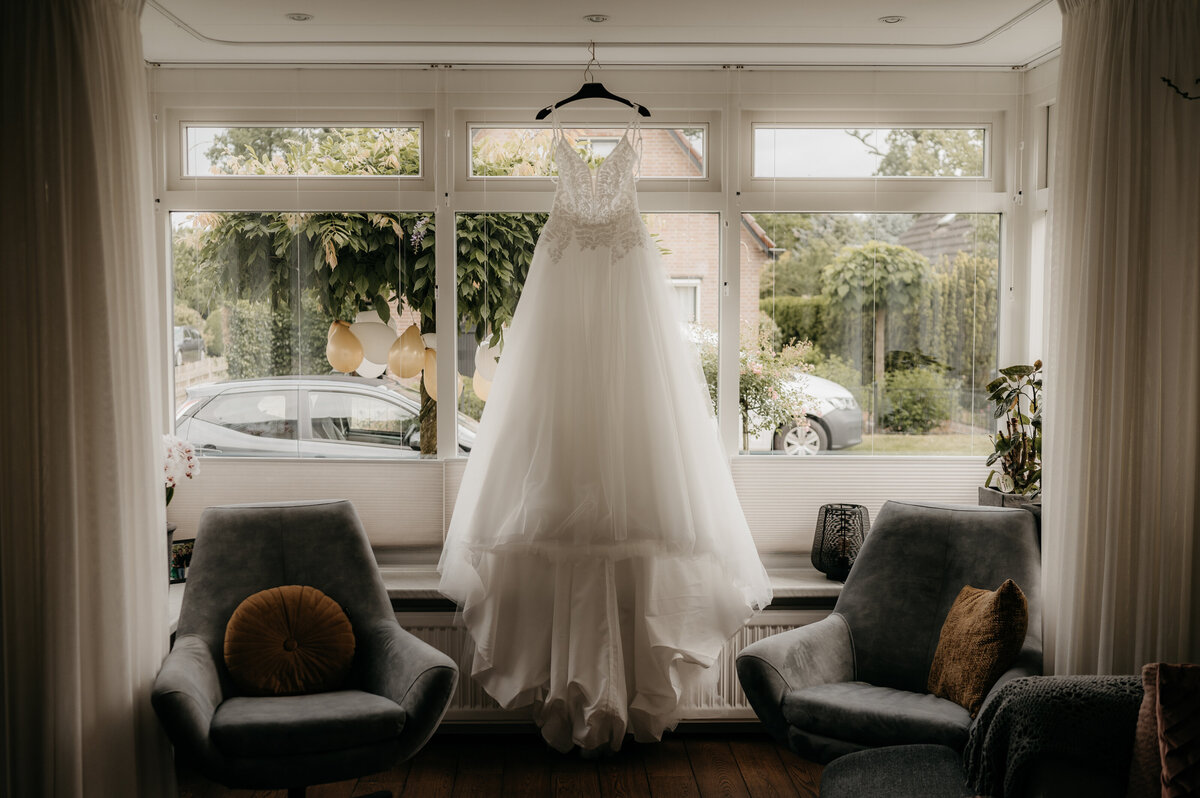 Pure Liefde Fotografie - Jesse & Lotte - Getting ready Lotte-6