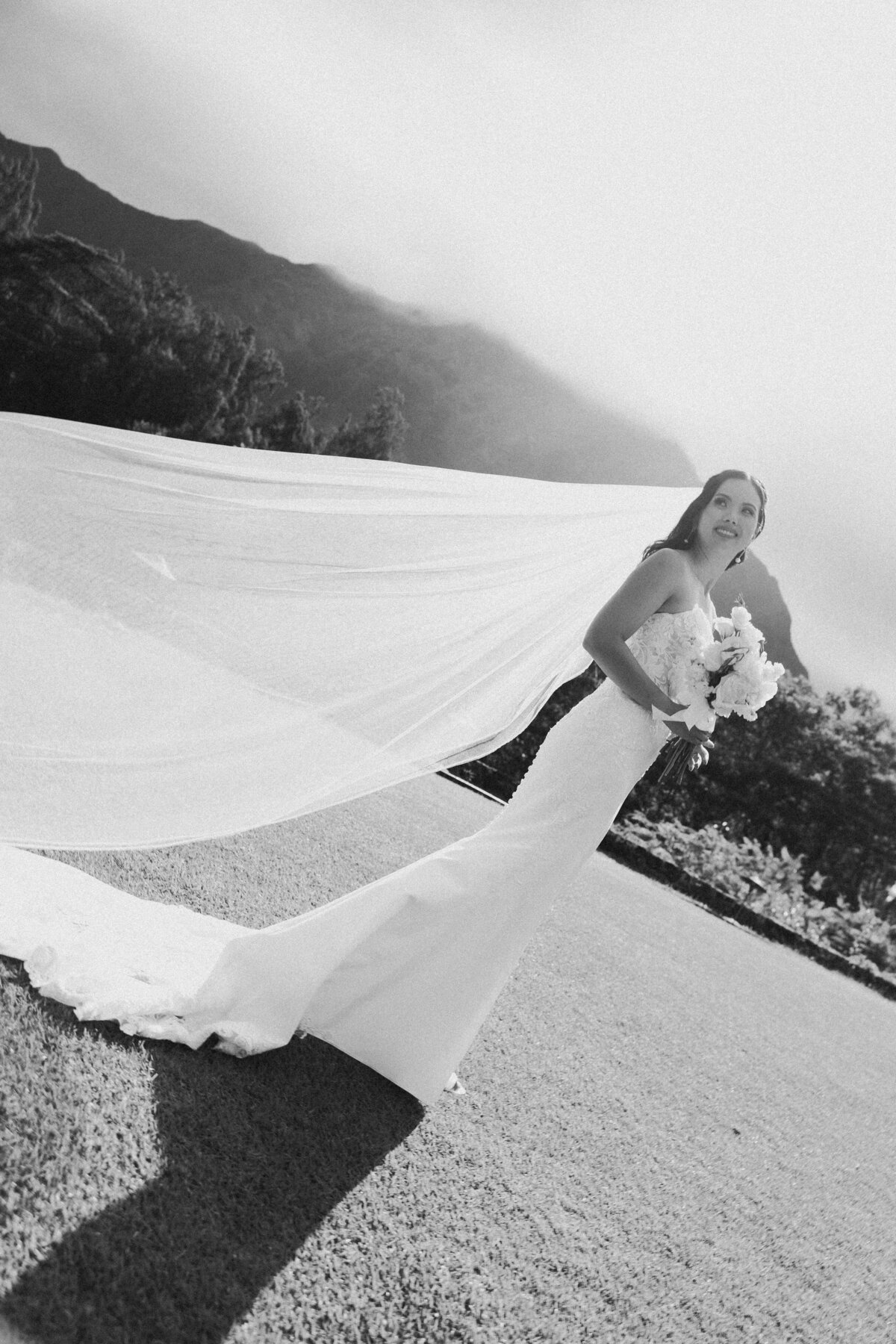 linapricephotography-wedding-ceremony-at-kualoa-ranch-hawaii-oahu.jpg-8237