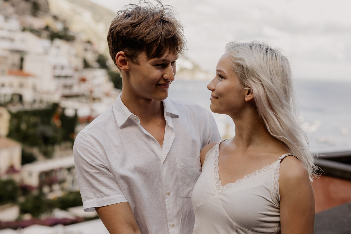 positano italy couple photos