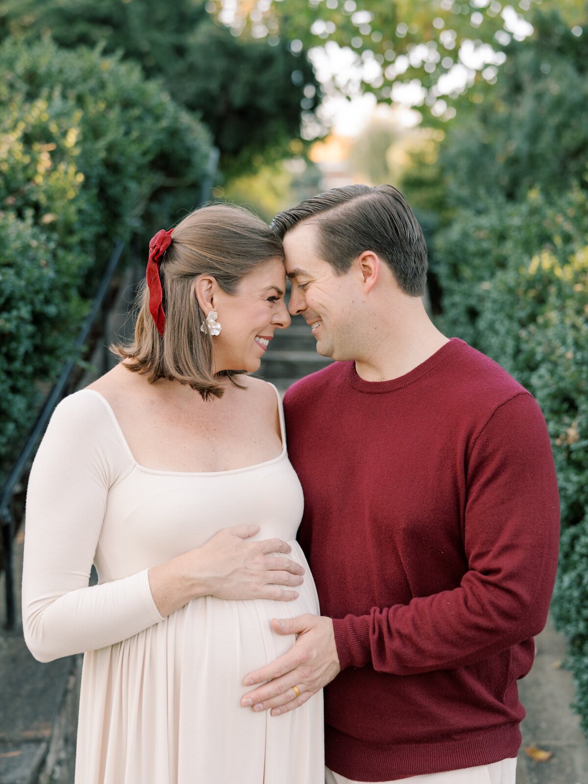 leesburg maternity photographer garden photo idea