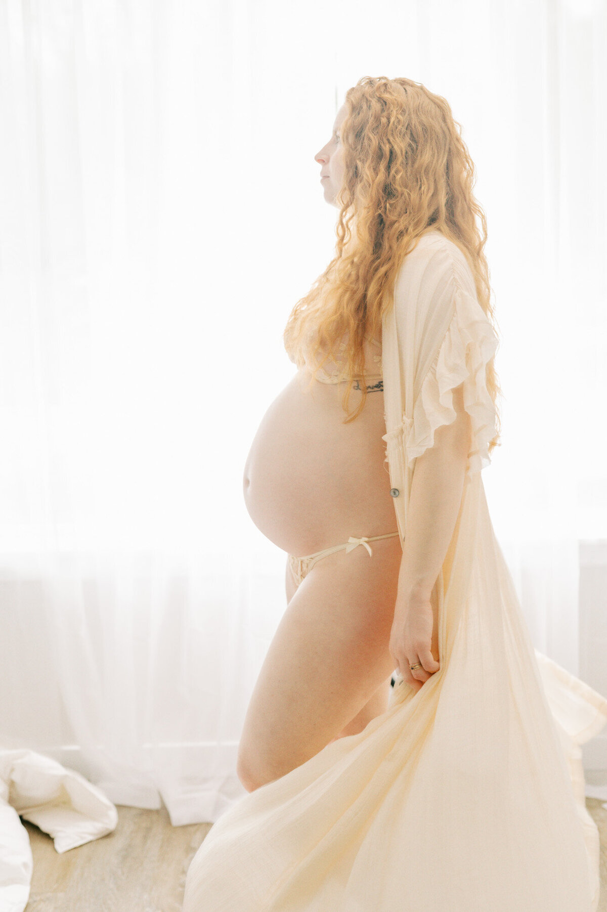 intimate-maternity-boudoir-session-97