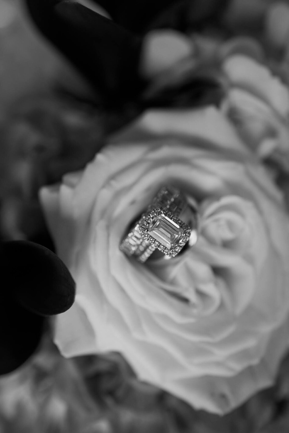 Nichole-Babiez-Photography-Dunham-woods-Geneva-Illinois-Wedding-luxury-editorial-timeless-modern-candid-bride-inspiration-chicago-photographer--8
