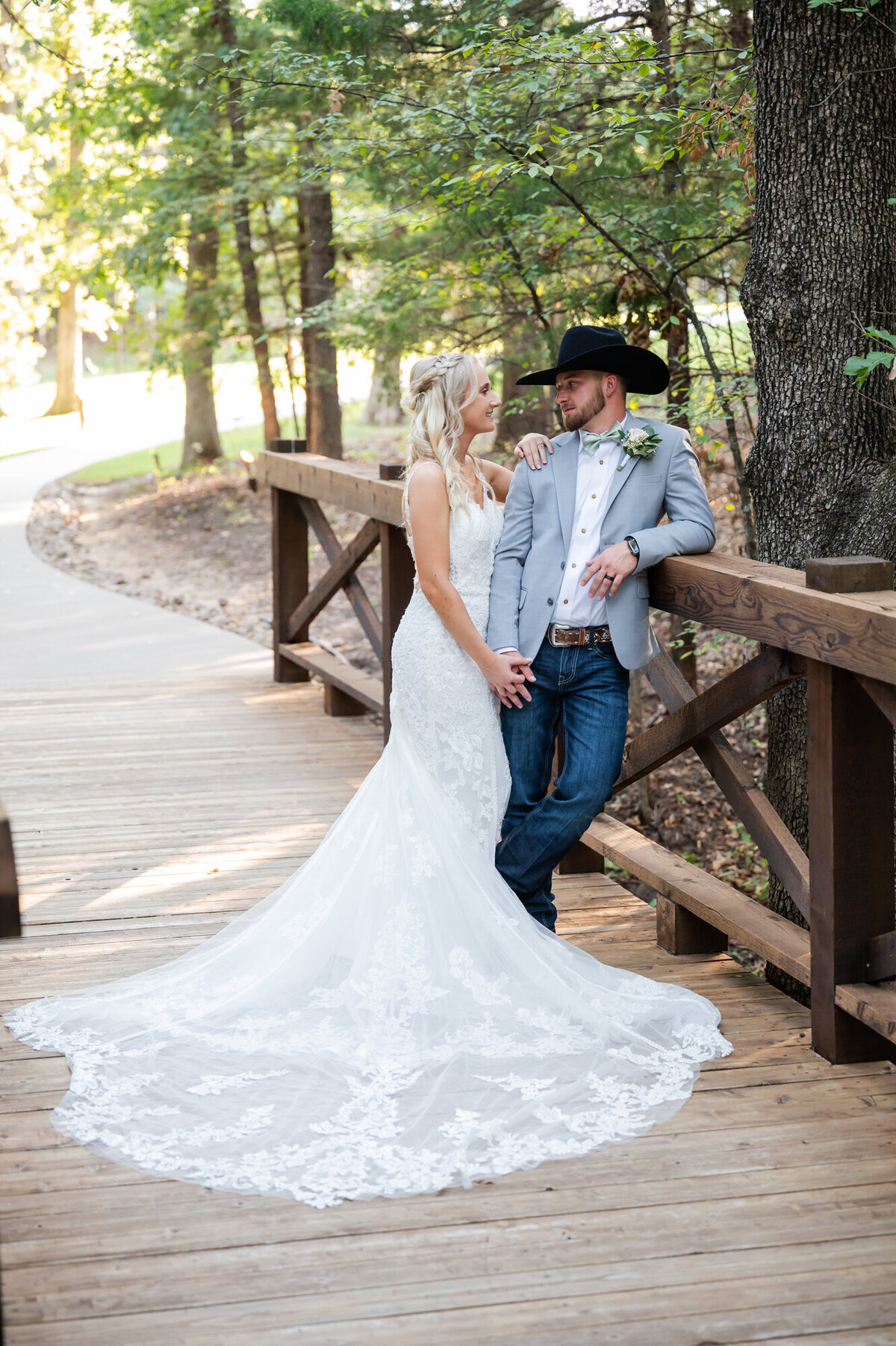 Whispering_Oaks_couple9