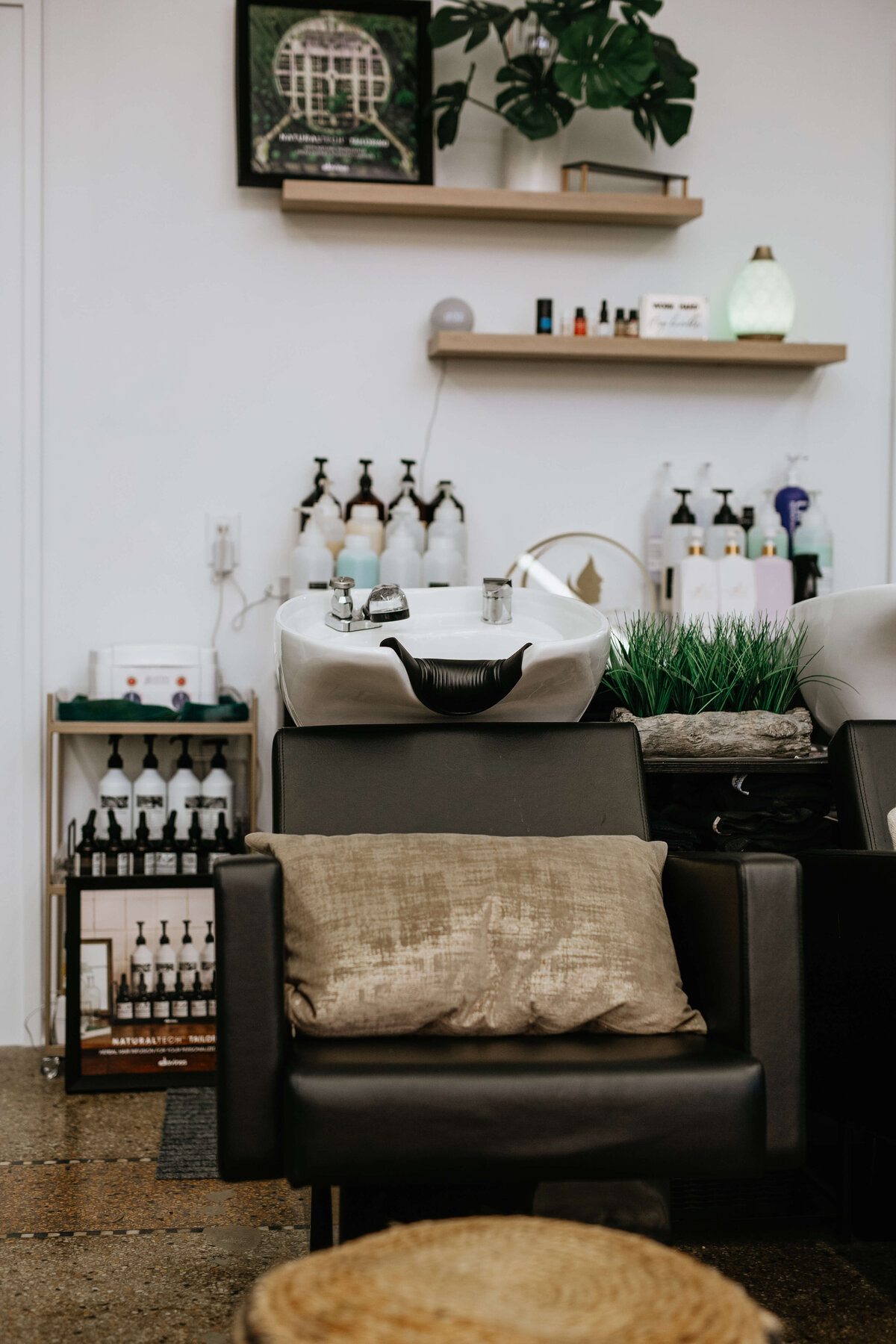 Best-Salon-Vibe-Decor-Cedar-Rapids-Iowa-Cove-116