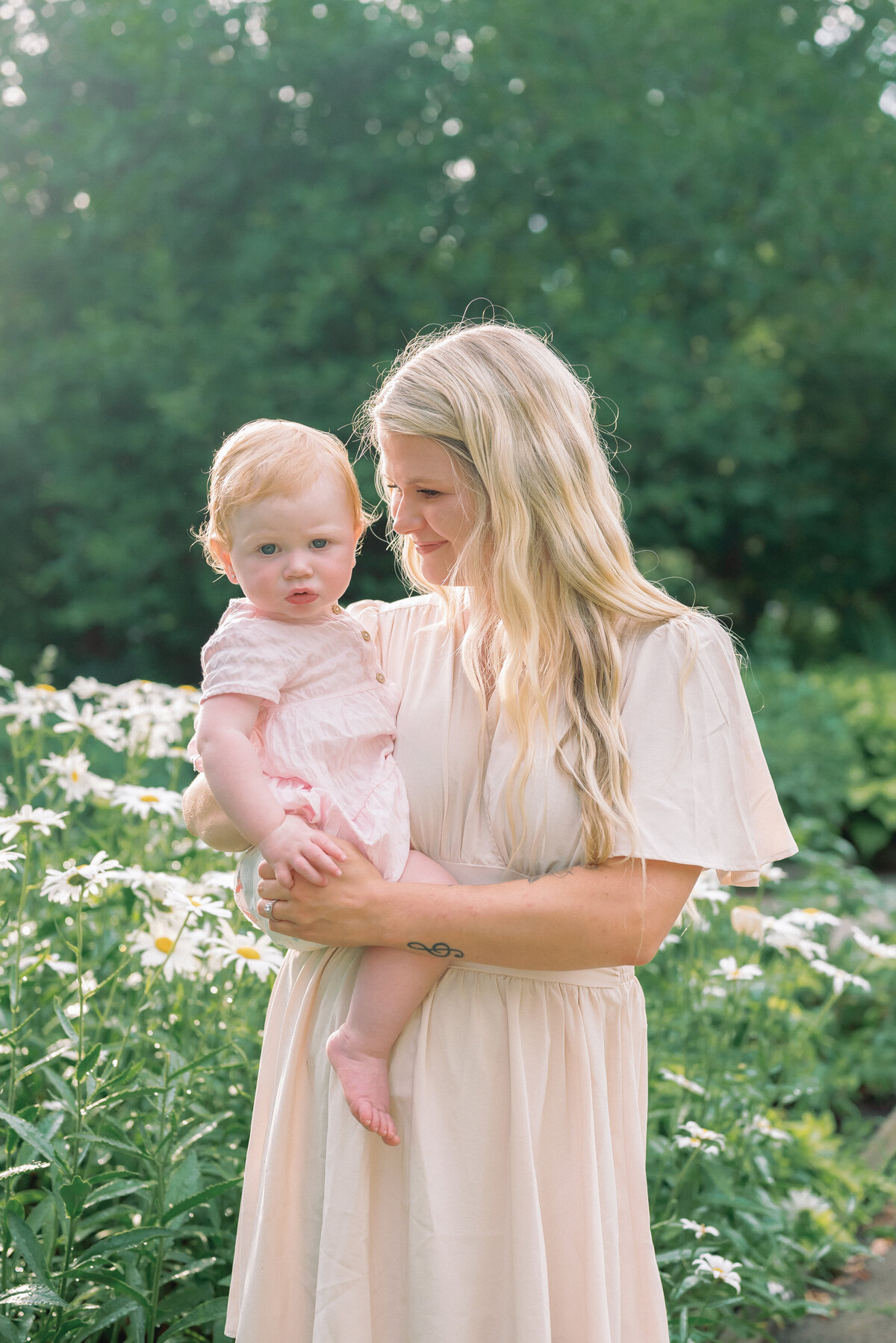 Brooke Lacombe is an Ottawa, Ontario based family photographer, specializing in motherhood, maternity, newborn and family fine art photography.