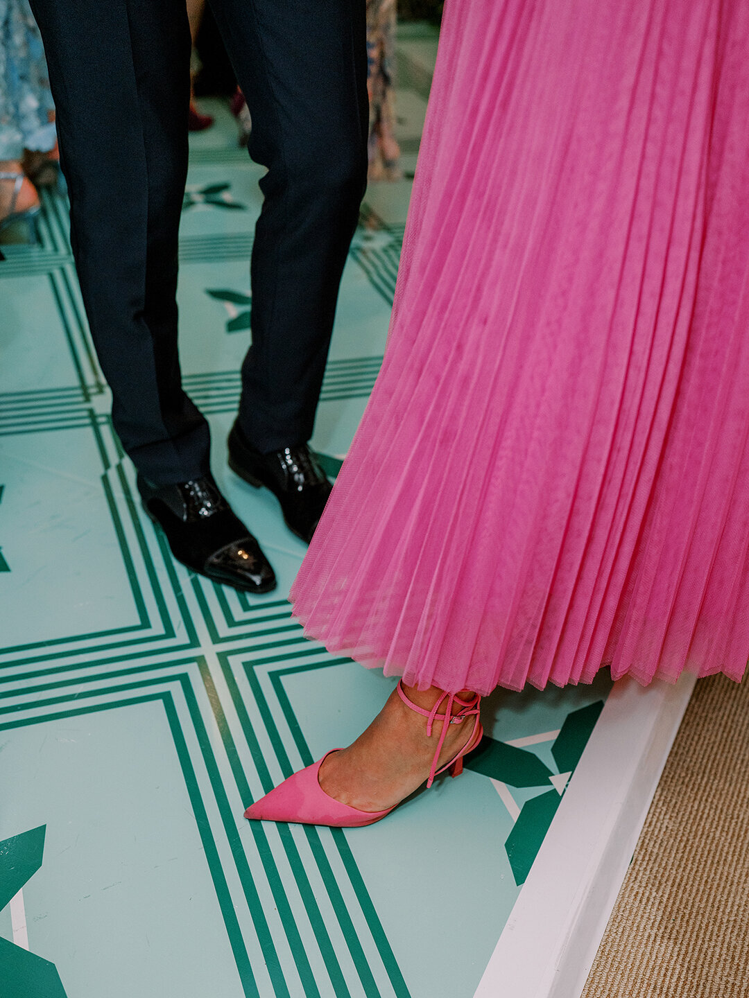 KathleenRob5-3-25GlenstoneGardenVA-VickiGraftonPhotography-1275